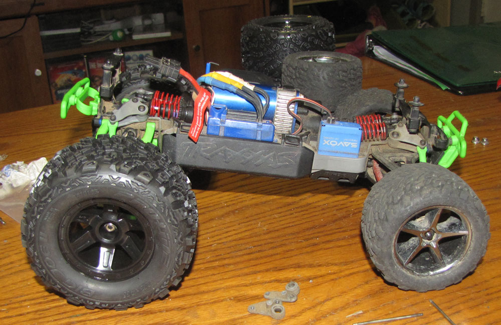 traxxas slash 1 16 bigger tires